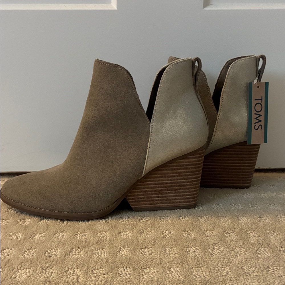 NWT TOMS Women's Taupe Ankle Booties